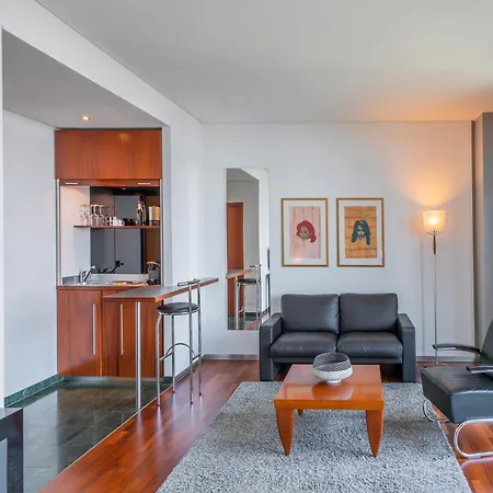 酒店 Innside By Melia Frankfurt Eurotheum 4*