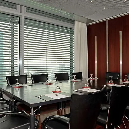 Innside By Melia Frankfurt Eurotheum Otel 4*