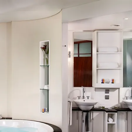 Innside By Melia Frankfurt Eurotheum ホテル