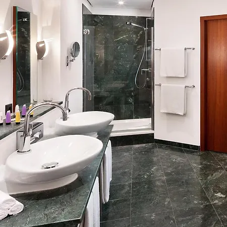 Отель Innside By Melia Frankfurt Eurotheum